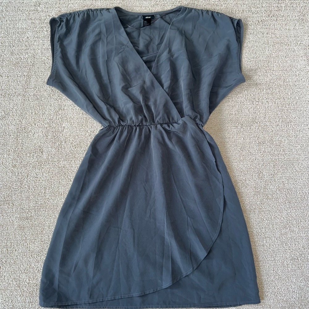 H&M Gray V-Neck, Cap Sleeve Cinched Waist Faux Wrap Dress Size 4